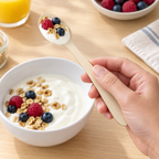 Birketræsske i brug med yoghurt og bær ved morgenbord