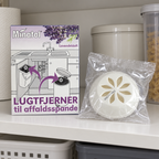 Stemningsillustration af Minatol lavendel-lugtfjerner med emballage på køkkenhylde