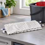 Stemningsbillede af mikrofibermopper ved moppeudstyr, ikke foto af de konkrete Vileda UltraSpeed Mini-mopper