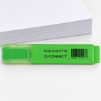 Grøn Q-Connect highlighter foran hvid papirbunke, genereret miljøbillede