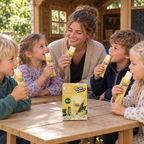 Børn og voksen nyder Sun Lolly Hyldeblomst i børnehavens have