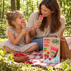 Mor og barn med Sun Lolly ØKO Hindbær ved skovpicnic