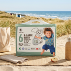 REMA 1000 X-Large 6 blepose med på strandtur ved klitter og hav i solskin, stemningsbillede.