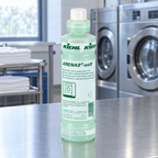 Kiehl Arenas Soft 1 L på rustfrit arbejdsbord i institutionsvaskeri
