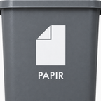Detalje af hvidt papirark med foldet hjørne og PAPIR-tekst på grå beholder