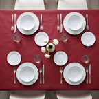 Bordeaux airlaid-dug med fire kuverter set ovenfra