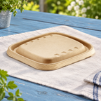 Bagasselåg på lyst tekstil på blåt havebord