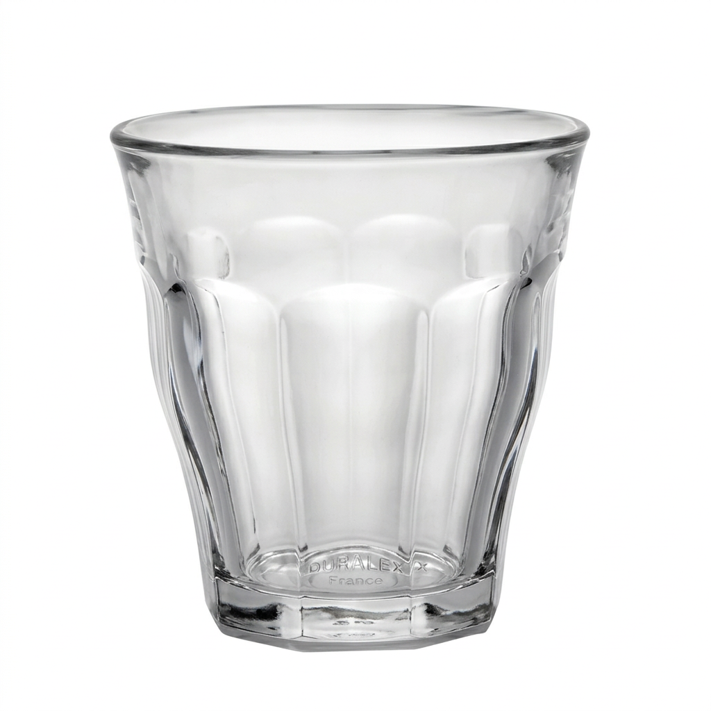 Klart Duralex Picardie-caféglas 31 cl på hvid baggrund