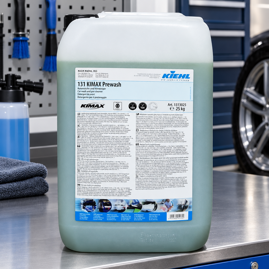 Stemningsbillede af autoshampoo på arbejdsbord