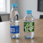 Begge logovandsstørrelser med lyseblå låg og blå eller grøn etiket