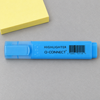 Blå Q-Connect highlighter ved gul notesblok på gråt bord, genereret miljøbillede