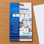 Bantex Tack-All 50 g med fire stænger ved papir på træbord, genereret miljøbillede