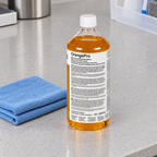 Kiehl OrangePro 1 L ved tør microfiberklud på arbejdsbord