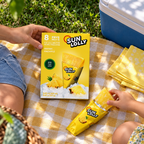 Sun Lolly Ananas-æske og åbnet is på picnictæppe ved køleboks