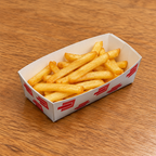 Papirbakke nr. 1 med pommes frites på træbord og rødt udvendigt tryk