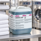 Kiehl Arenas Wash 20 L ved hvide håndklæder i et hotelvaskeri