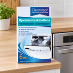 Stemningsillustration af Cleanosan opvaskemaskinerens 6 stk. på køkkenbord ved opvaskemaskine