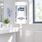 Tork S1 Sensitiv-sæberefill med synlig etiket ved skolens personaletoilet