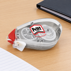 Pritt Compact Flex-rettetape ved linjeret papir og mappe, genereret miljøbillede