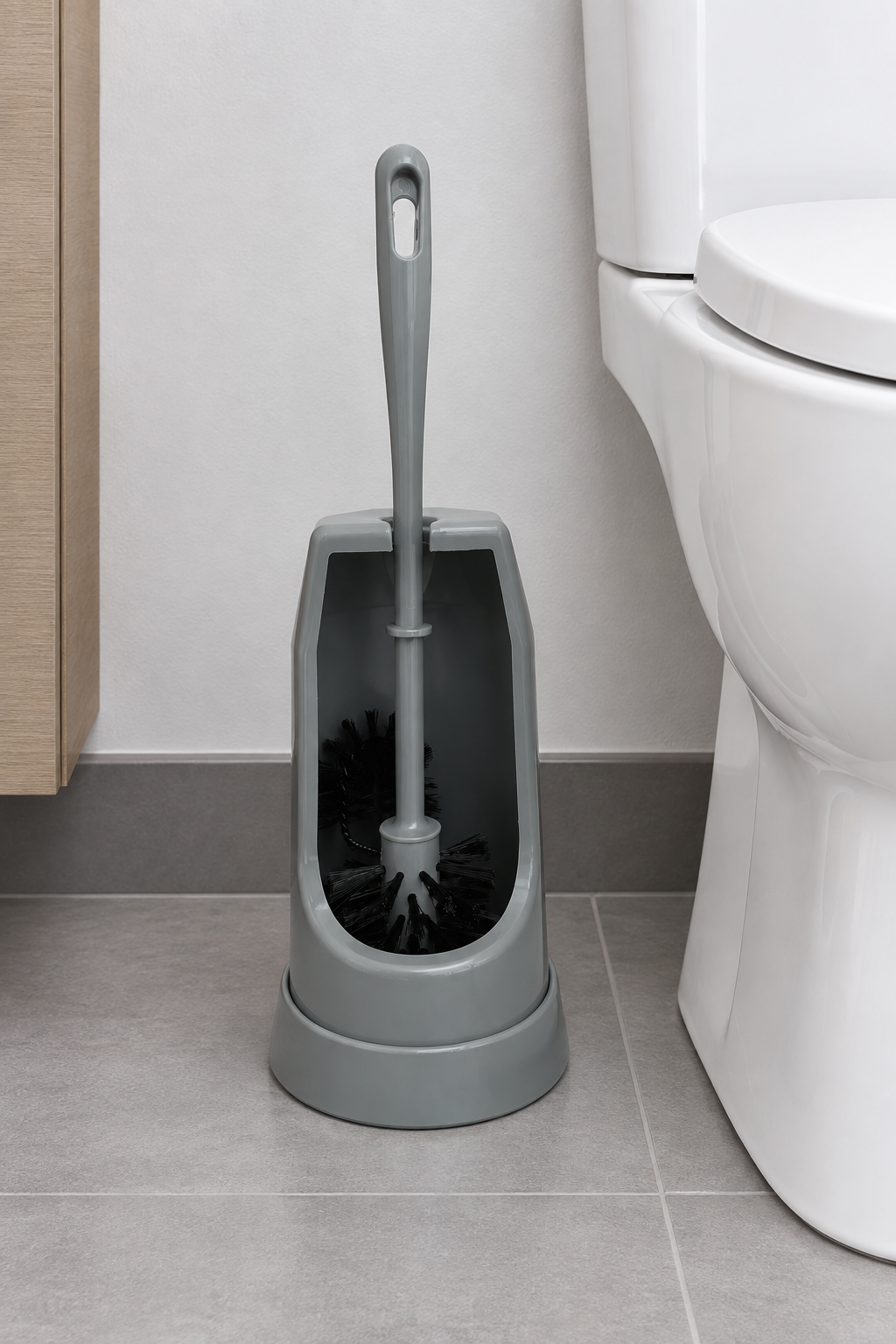 Grå toiletbørste ved kontortoilet, stemningsillustration