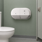 Hvid Tork T9 Mini Twin-dispenser ved toilettet i sportshallens personalefaciliteter