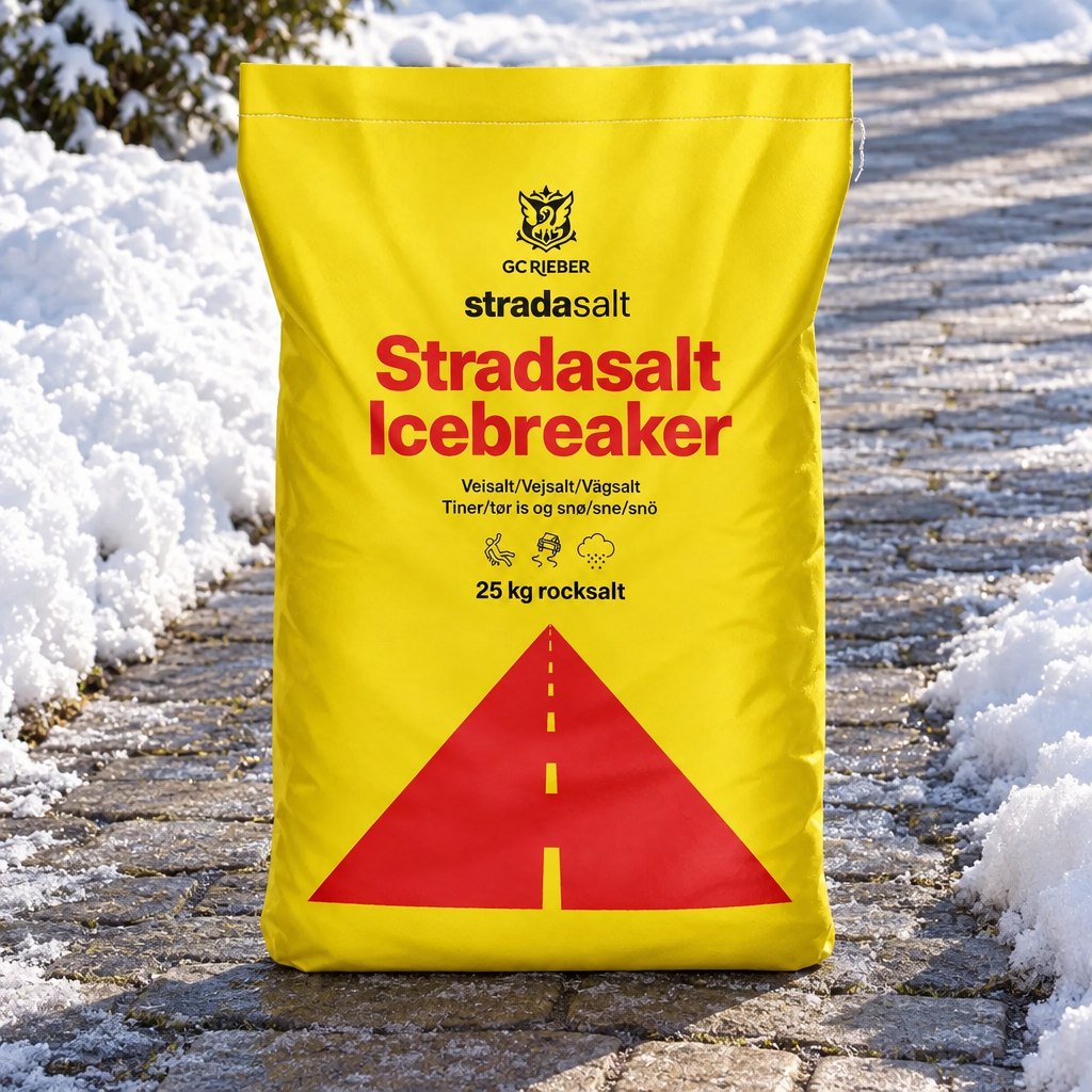 Gul sæk Stradasalt Icebreaker vejsalt ved indkørsel med sne langs kanterne